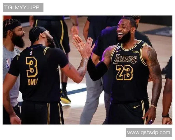 湖人快船激战第四节精彩回顾与关键时刻分析